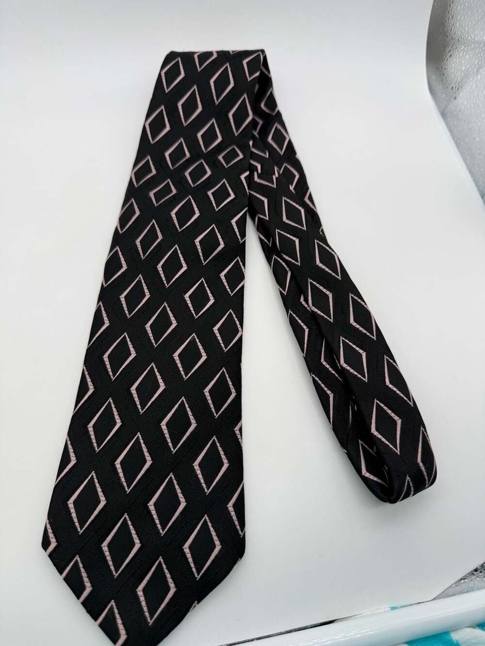 Boglioli Men's Black and Pink Diamond Pattern Silk Necktie